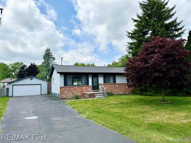 front view for 2830 Hessel Ave, Rochester, Mi. 48307