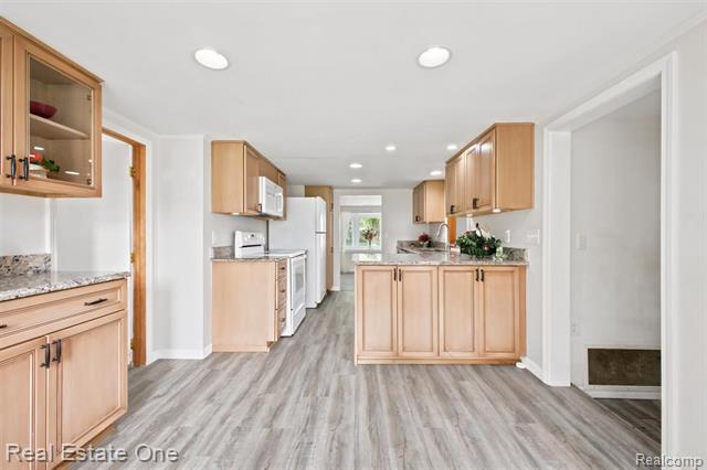 Builiding view five for 3003 Longview, Rochester, MI. 48307