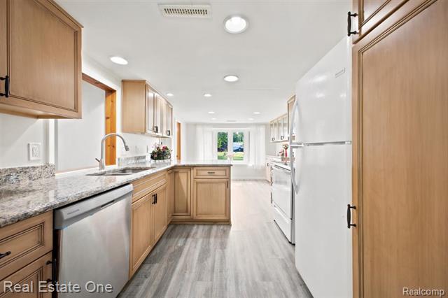 Builiding view seven for 3003 Longview, Rochester, MI. 48307