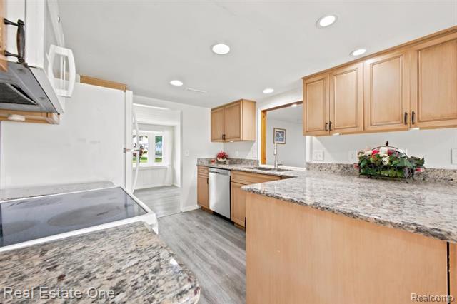 Builiding view six for 3003 Longview, Rochester, MI. 48307