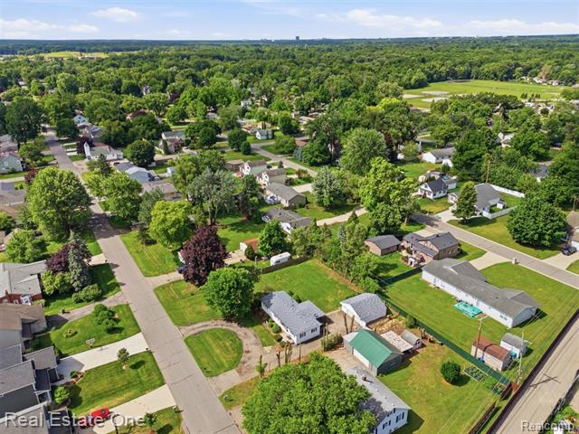 Builiding view thirty three for 3003 Longview, Rochester, MI. 48307