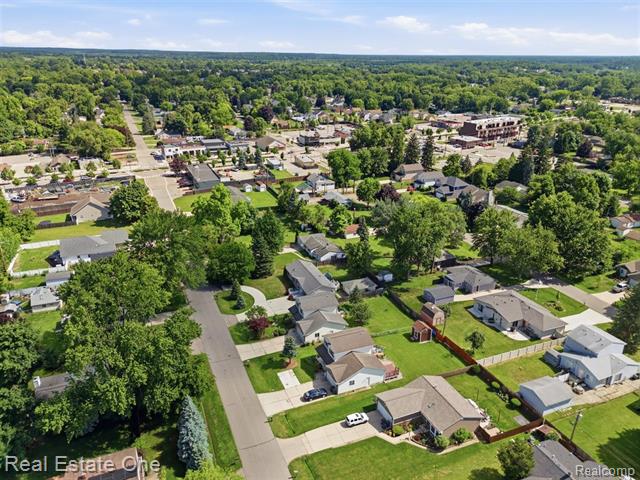 Builiding view thirty for 3003 Longview, Rochester, MI. 48307