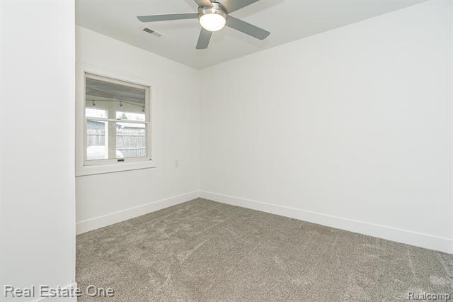 Builiding view fifteen for 2762 Emmons, Rochester, MI. 48307