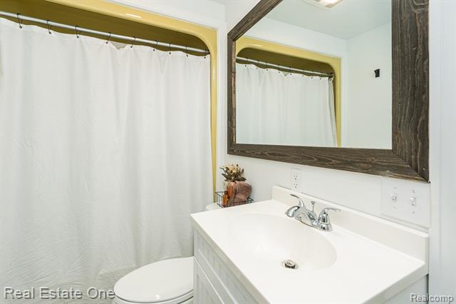 Builiding view fourteen for 2762 Emmons, Rochester, MI. 48307