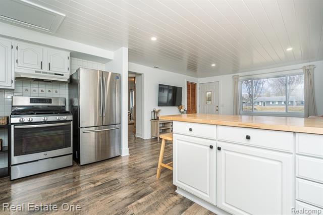Builiding view nine for 2762 Emmons, Rochester, MI. 48307