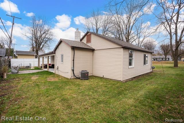 Builiding view twenty two for 2762 Emmons, Rochester, MI. 48307