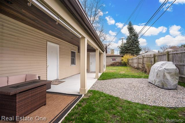 Builiding view twenty for 2762 Emmons, Rochester, MI. 48307