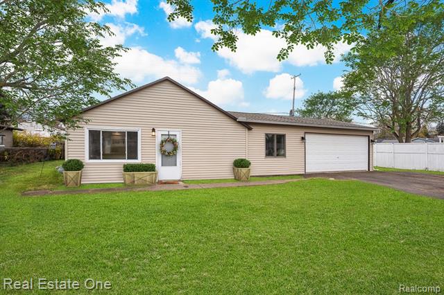 front view for 2762 Emmons Ave, Rochester, Mi. 48307