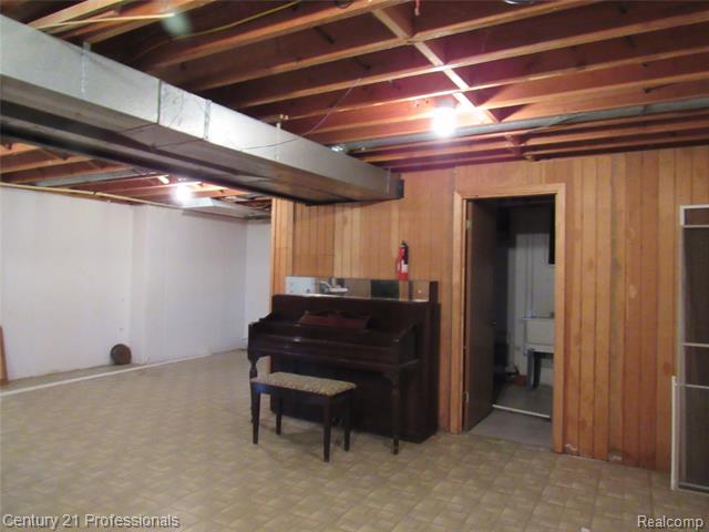 Builiding view five for 2567 Walbridge, Rochester, MI. 48307