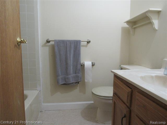 Builiding view fourteen for 2567 Walbridge, Rochester, MI. 48307