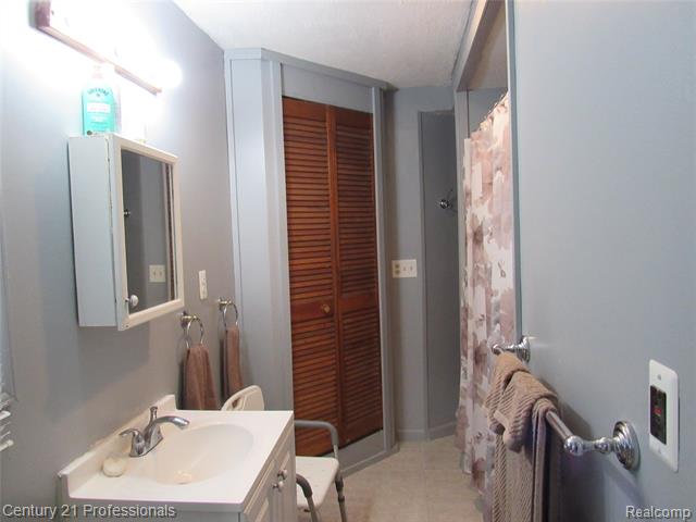 Builiding view nine for 2567 Walbridge, Rochester, MI. 48307