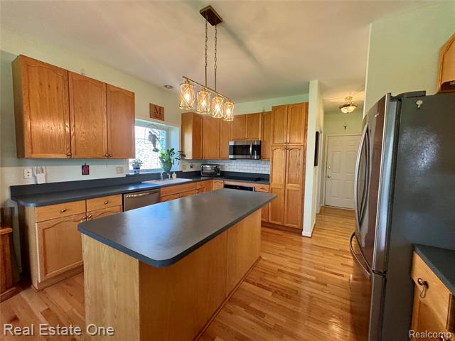 Builiding view eight for 1668 S Shore, Rochester, MI. 48307