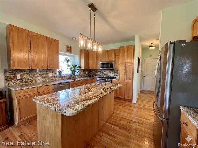 Builiding view five for 1668 S Shore, Rochester, MI. 48307