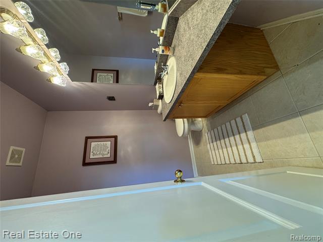 Builiding view twenty one for 1668 S Shore, Rochester, MI. 48307