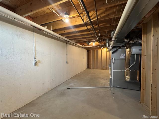 Builiding view twenty six for 1668 S Shore, Rochester, MI. 48307