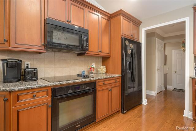 Builiding view eight for 2238 Flanders, Rochester, MI. 48307