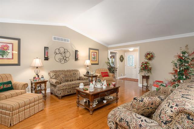 Builiding view five for 2238 Flanders, Rochester, MI. 48307