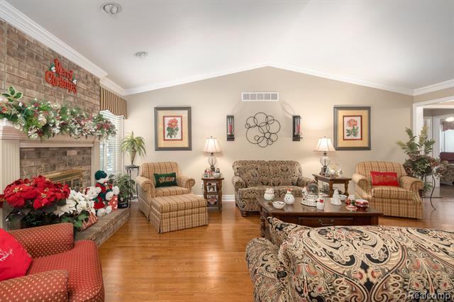 Builiding view four for 2238 Flanders, Rochester, MI. 48307