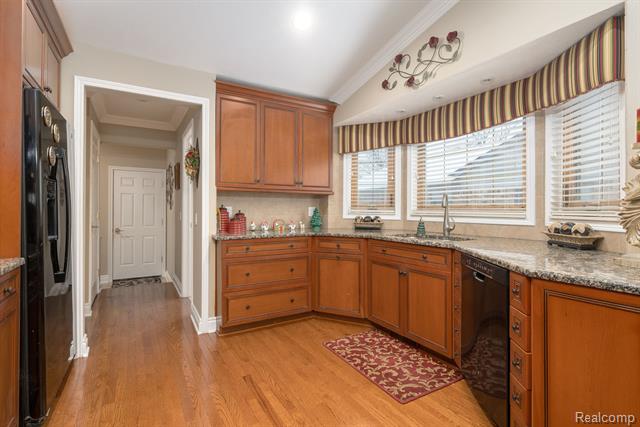 Builiding view nine for 2238 Flanders, Rochester, MI. 48307