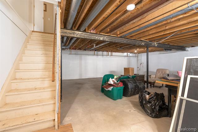 Builiding view nineteen for 2238 Flanders, Rochester, MI. 48307