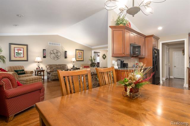 Builiding view seven for 2238 Flanders, Rochester, MI. 48307