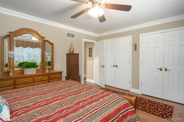 Builiding view seventeen for 2238 Flanders, Rochester, MI. 48307