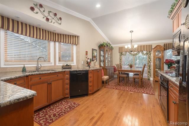 Builiding view ten for 2238 Flanders, Rochester, MI. 48307