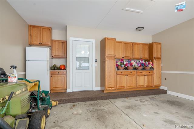 Builiding view twenty two for 2238 Flanders, Rochester, MI. 48307