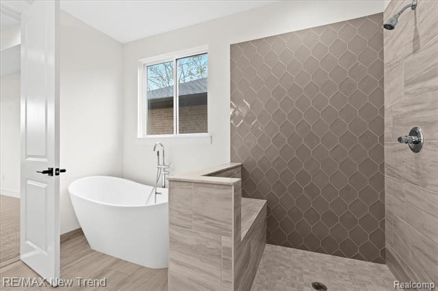 Builiding view twenty one for 7829 Trailside, West Bloomfield, MI. 48323