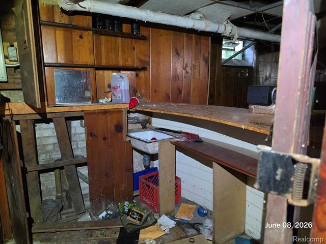 Builiding view fifteen for 17560 Greenlawn, Detroit, MI. 48221