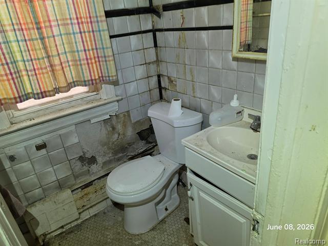 Builiding view five for 17560 Greenlawn, Detroit, MI. 48221