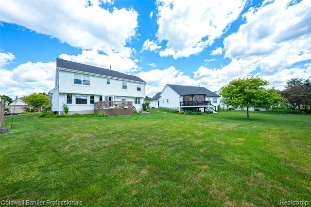 Builiding view two for 2088 Lochnayne, Davison, MI. 48423