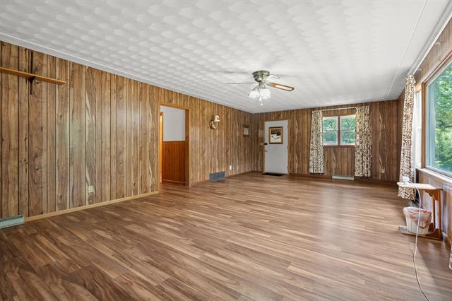Builiding view eighteen for 4445 Sassafras, Battle Creek, MI. 49017