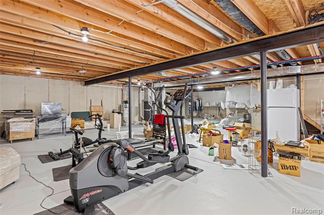 Builiding view thirty one for 30289 Berghway, Warren, MI. 48092