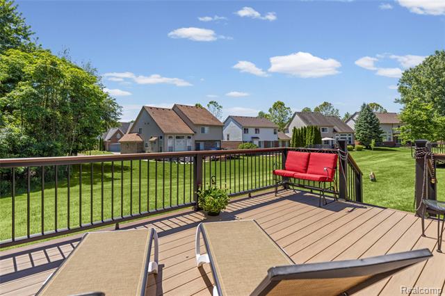 Builiding view thirty three for 30289 Berghway, Warren, MI. 48092