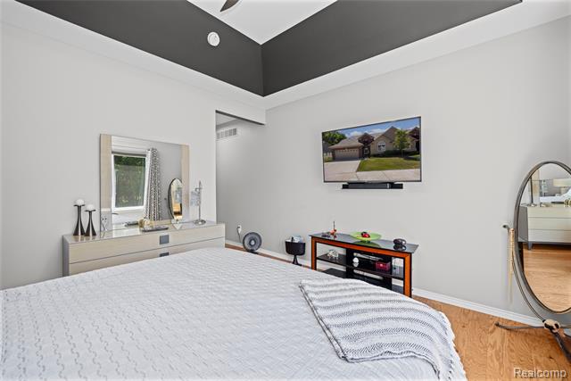 Builiding view twenty two for 30289 Berghway, Warren, MI. 48092