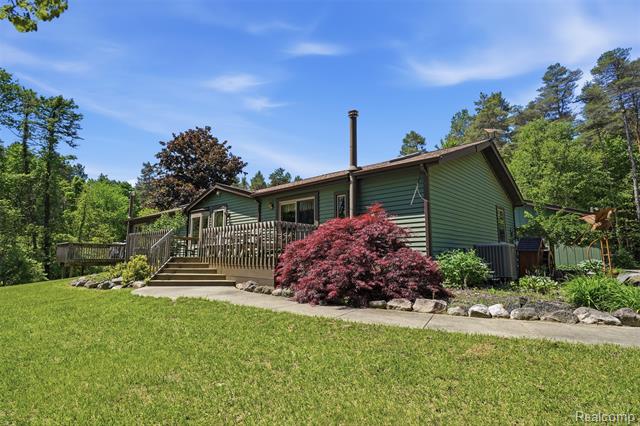 Builiding view one for 3167 Roods Lake, Lapeer, MI. 48446