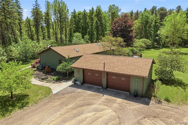 Builiding view thirty one for 3167 Roods Lake, Lapeer, MI. 48446