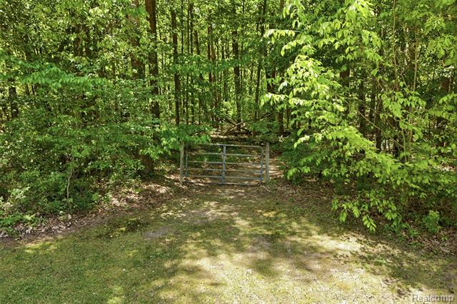 Builiding view thirty seven for 3167 Roods Lake, Lapeer, MI. 48446