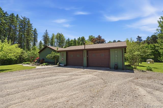 Builiding view twenty eight for 3167 Roods Lake, Lapeer, MI. 48446