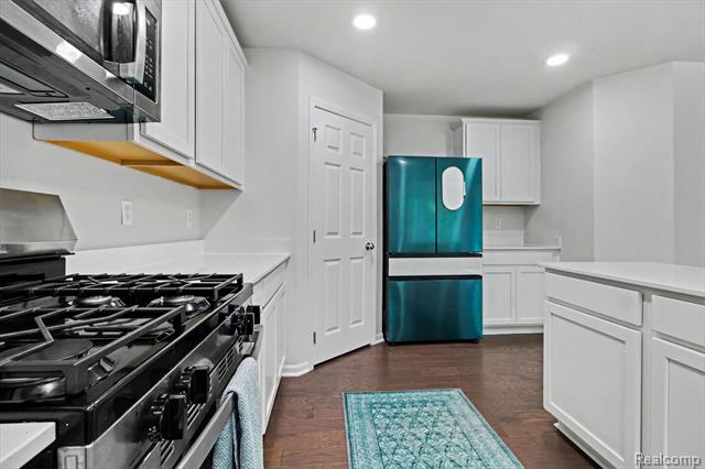 Builiding view eight for 14502 Laurelwood, Belleville, MI. 48111