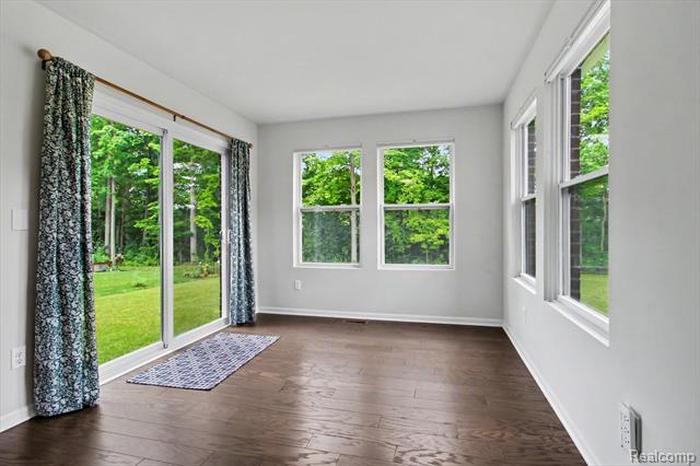 Builiding view fourteen for 14502 Laurelwood, Belleville, MI. 48111