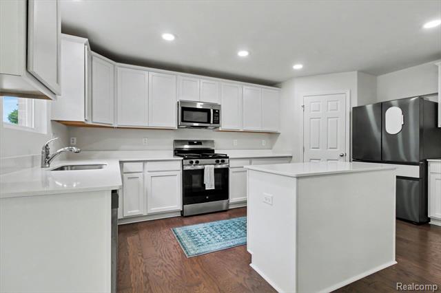 Builiding view seven for 14502 Laurelwood, Belleville, MI. 48111
