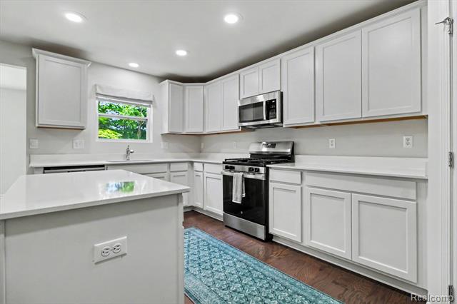 Builiding view six for 14502 Laurelwood, Belleville, MI. 48111