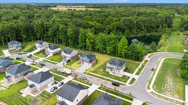 Builiding view thirty one for 14502 Laurelwood, Belleville, MI. 48111