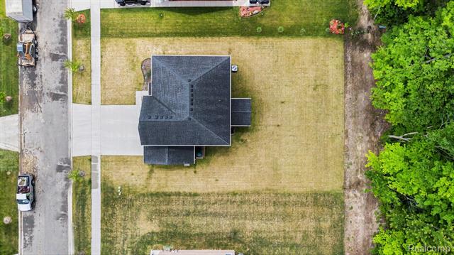 Builiding view thirty three for 14502 Laurelwood, Belleville, MI. 48111