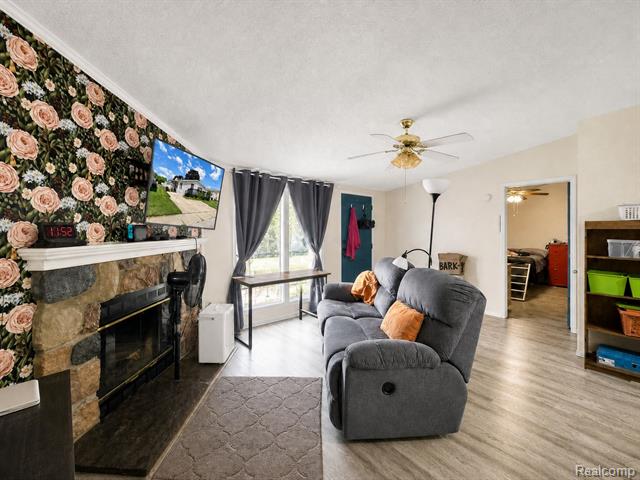 Builiding view one for 90 Menlo Park, Belleville, MI. 48111