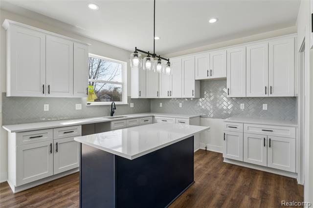 Builiding view eight for 10222 Hunt, Davison, MI. 48423