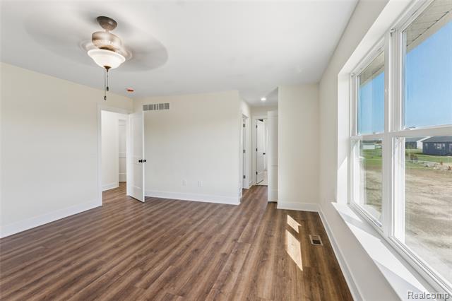 Builiding view fifteen for 10222 Hunt, Davison, MI. 48423