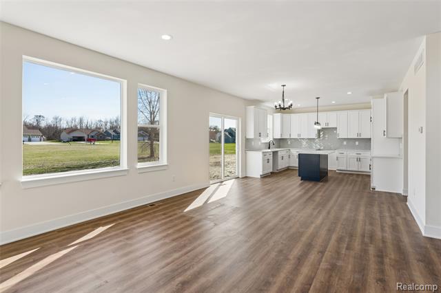 Builiding view five for 10222 Hunt, Davison, MI. 48423